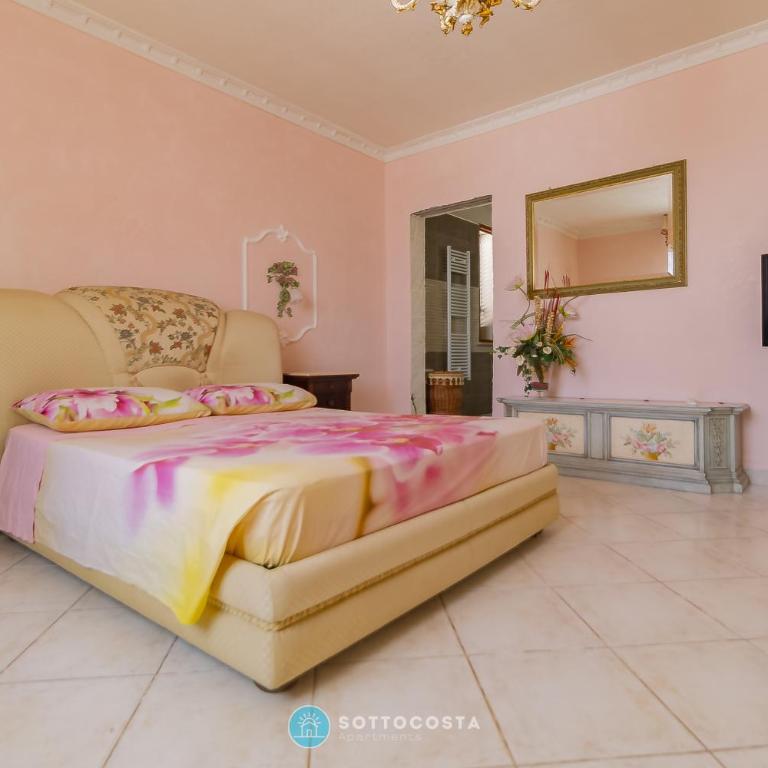 Dolce Aurora - Double Room with Private Bathroom - 13