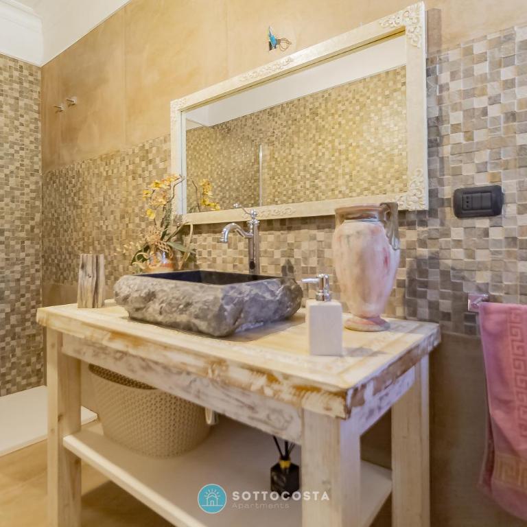 Dolce Aurora - Double Room with Private Bathroom - 14