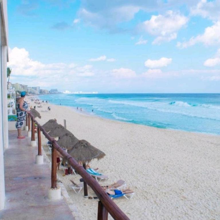 Cancun Plaza Condo Ocean front - One-Bedroom Apartment - 40