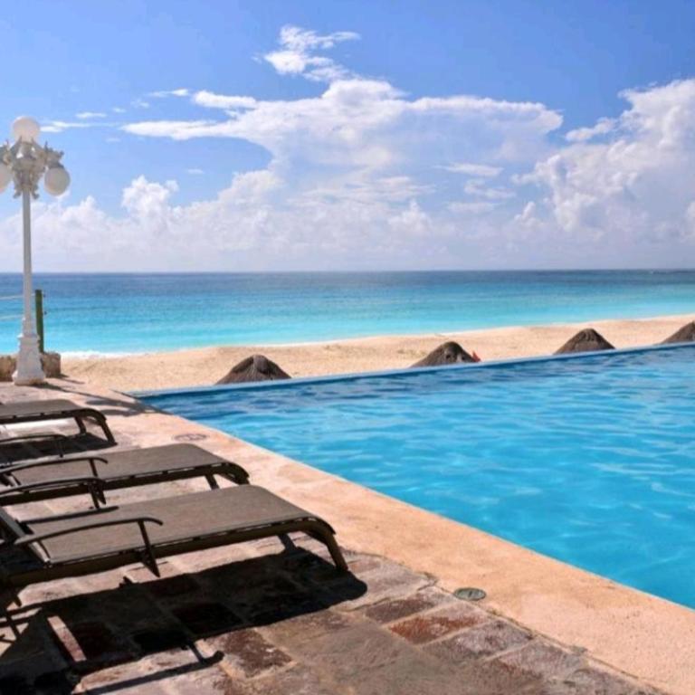 Cancun Plaza Condo Ocean front - One-Bedroom Apartment - 30