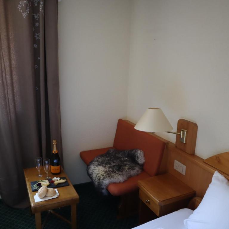 Grichting Hotel & Serviced Apartments - Doppelzimmer - 1