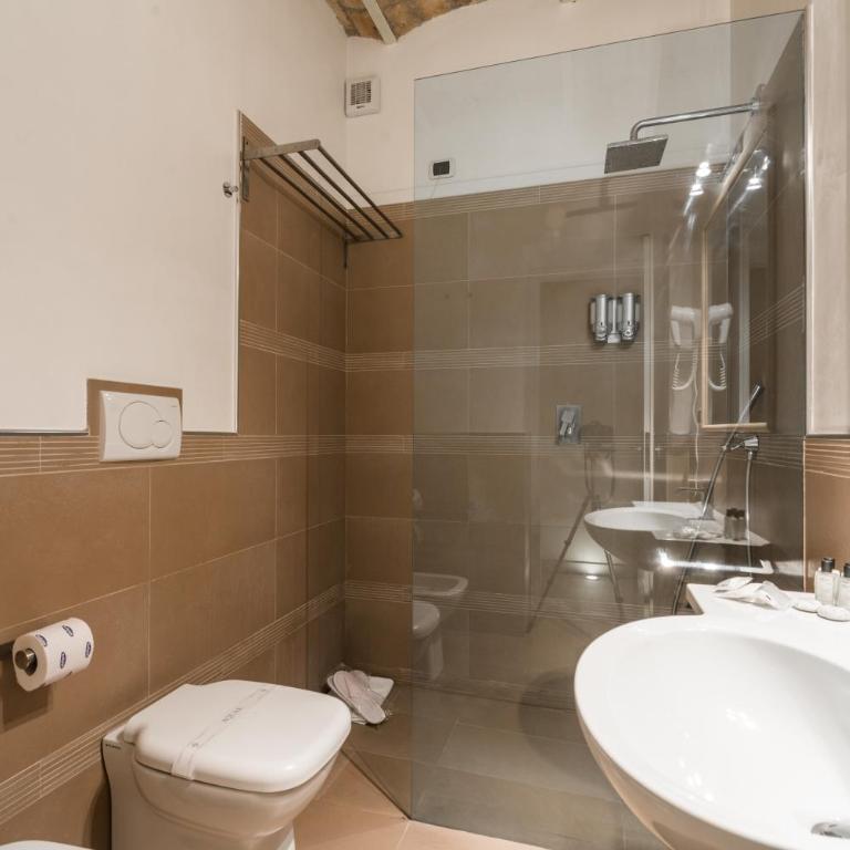 TrinitaDeiMonti Guest House - Camera Economy con Bagno Privato Esterno - 4