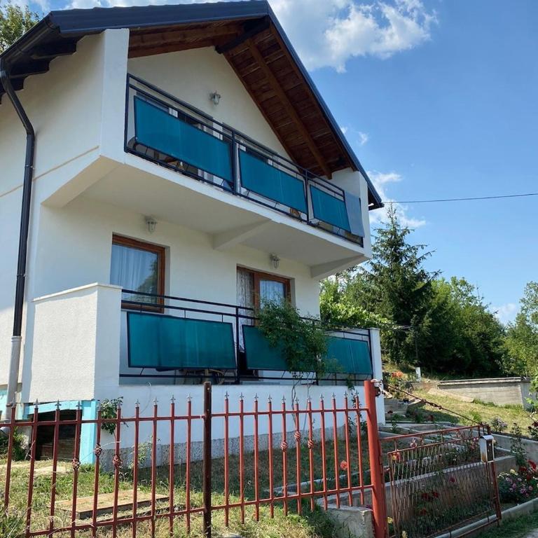 Villa Rose - Three-Bedroom House - 27