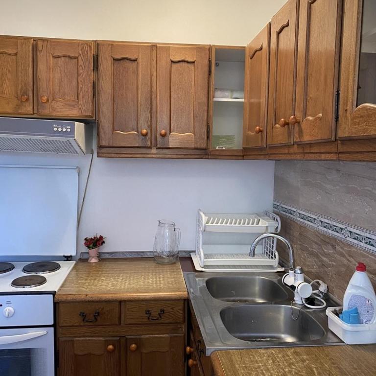 Villa Rose - Three-Bedroom House - 11