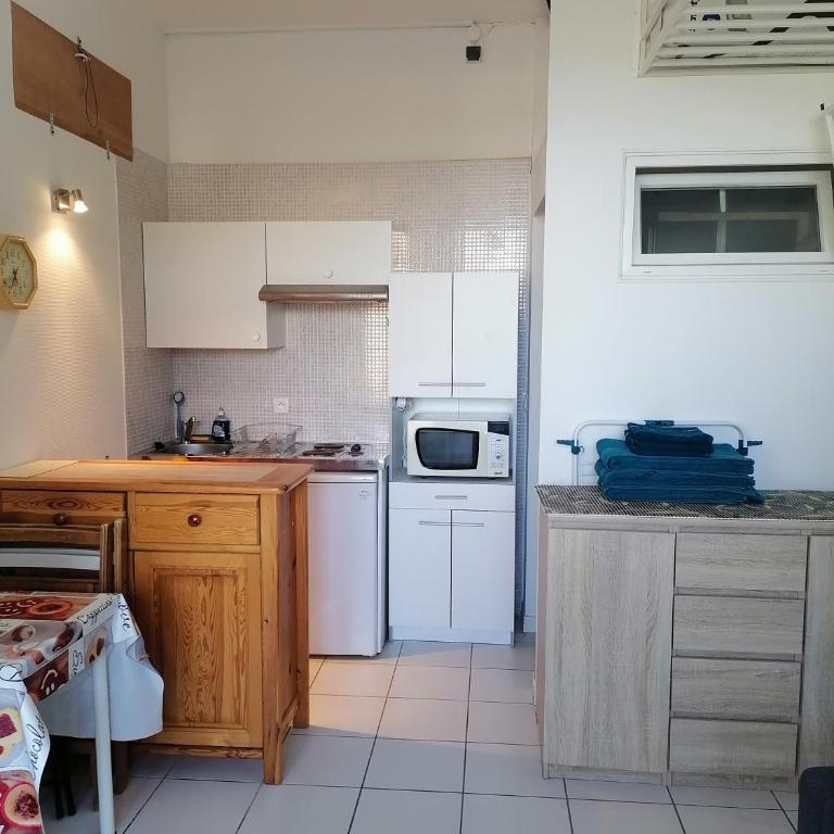 Ground floor studio with access to beach and pool - Appartamento con 1 Camera da Letto - 2
