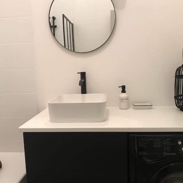 Nimes , appartement rénové dans immeuble classé. - Appartamento con 2 Camere da Letto - 40