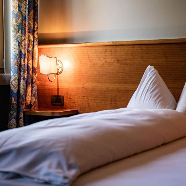 PanoramaHotel Penegal - Zimmer mit Queensize-Bett - 5