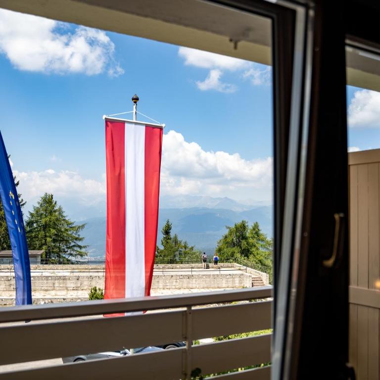 PanoramaHotel Penegal - Einzelzimmer mit Balkon - 7