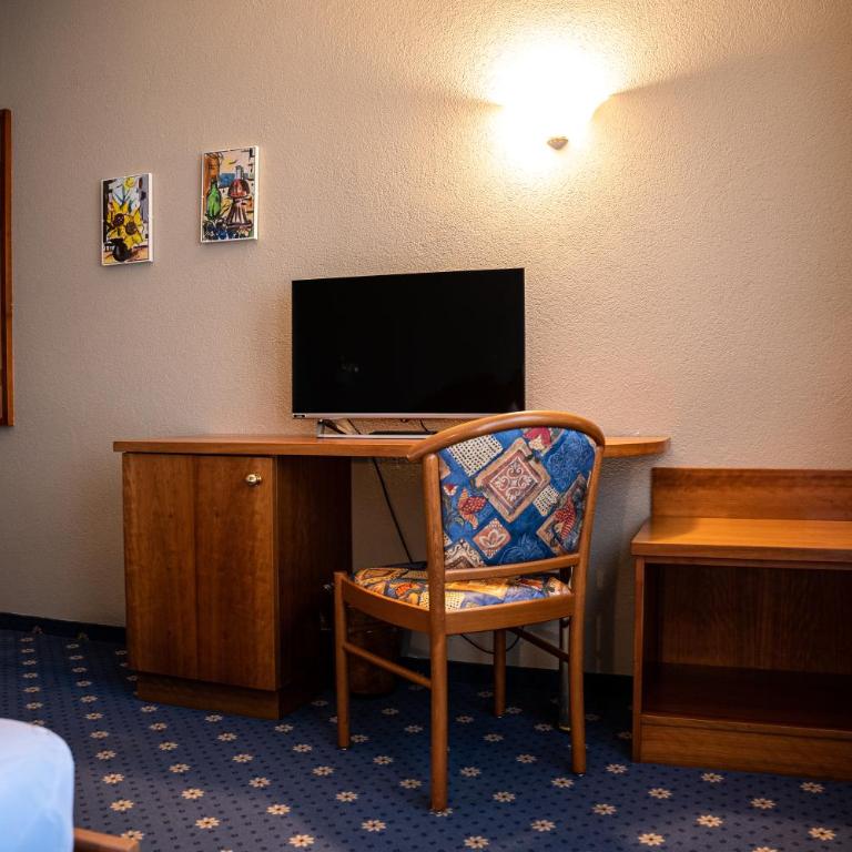 PanoramaHotel Penegal - Einzelzimmer mit Balkon - 4