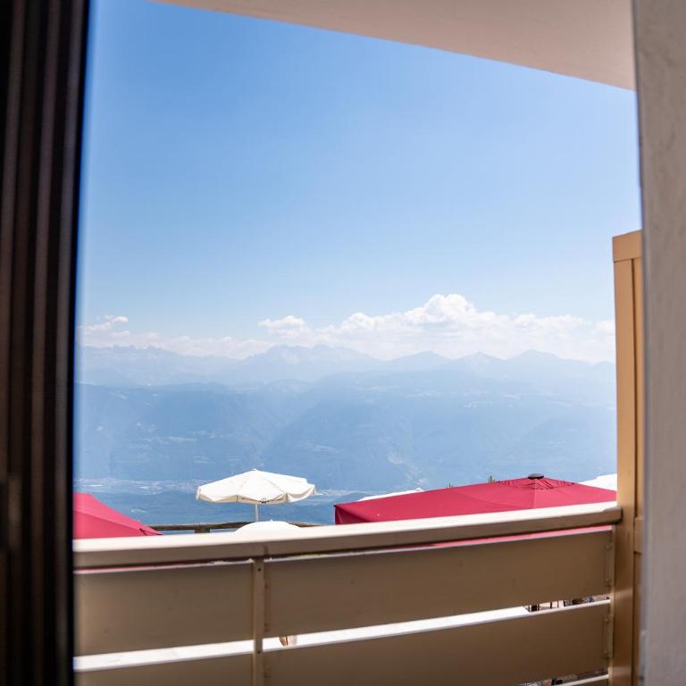 PanoramaHotel Penegal - Deluxe Doppelzimmer mit Balkon - 6