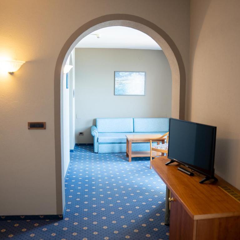 PanoramaHotel Penegal - Deluxe Doppelzimmer mit Zustellbett - 7