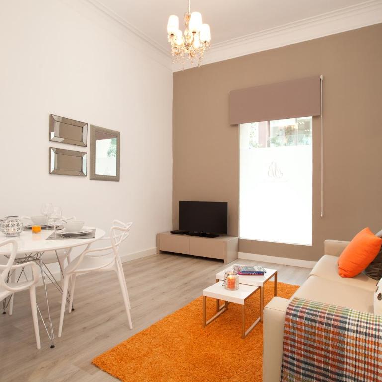 Click&Flat Seneca Suites - Two-Bedroom Apartment - Ground Floor - Orange - 10