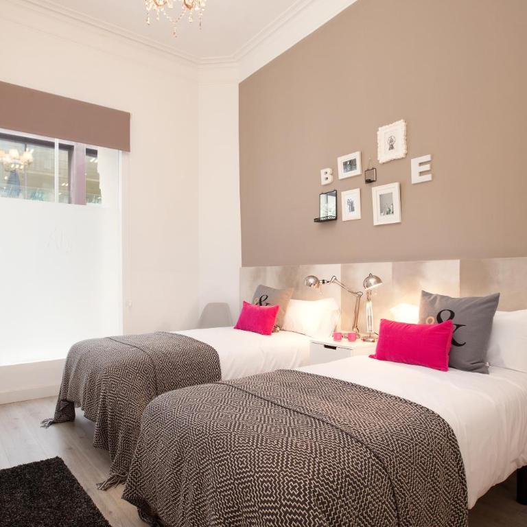 Click&Flat Seneca Suites - Two-Bedroom Apartment - Ground Floor - Orange - 11