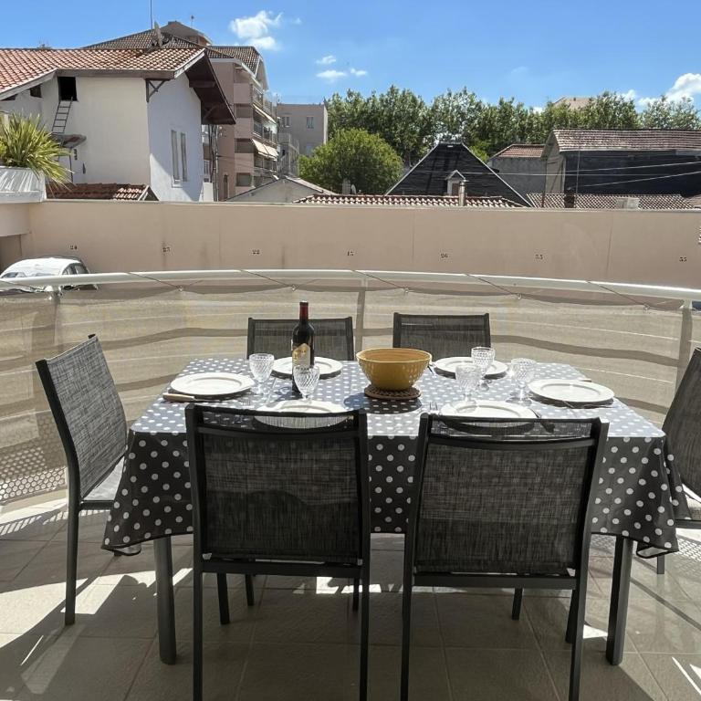T3 en centre d'Arcachon, 2 min plage, 5 min gare, balcon, parking sécurisé, WIFI, ménage inclus - FR-1-374-193 - Appartamento - 2