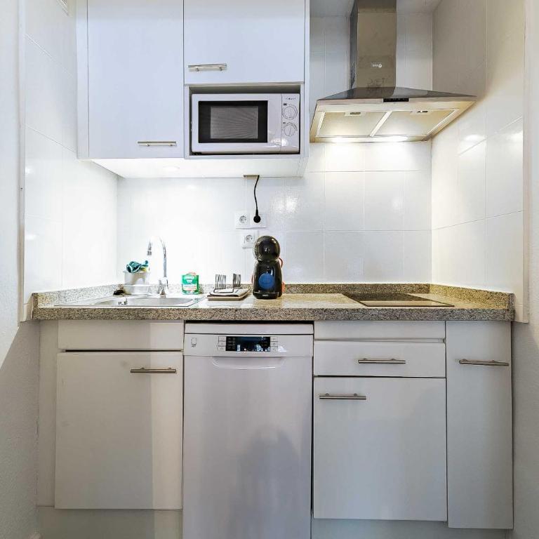 76-Lovely Beach Front Apartment in Fuengirola - Apartamento de 1 dormitorio - 15