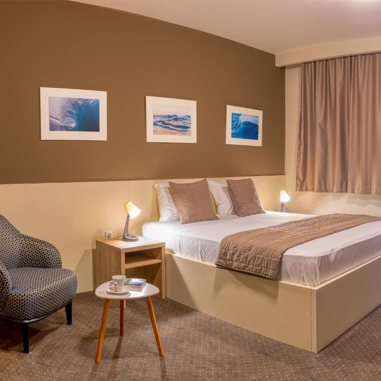 Hotel Argentum - Deluxe Double or Twin Room - 4