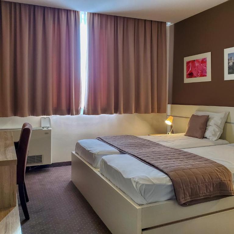Hotel Argentum - Twin Room with Extra Bed - 15