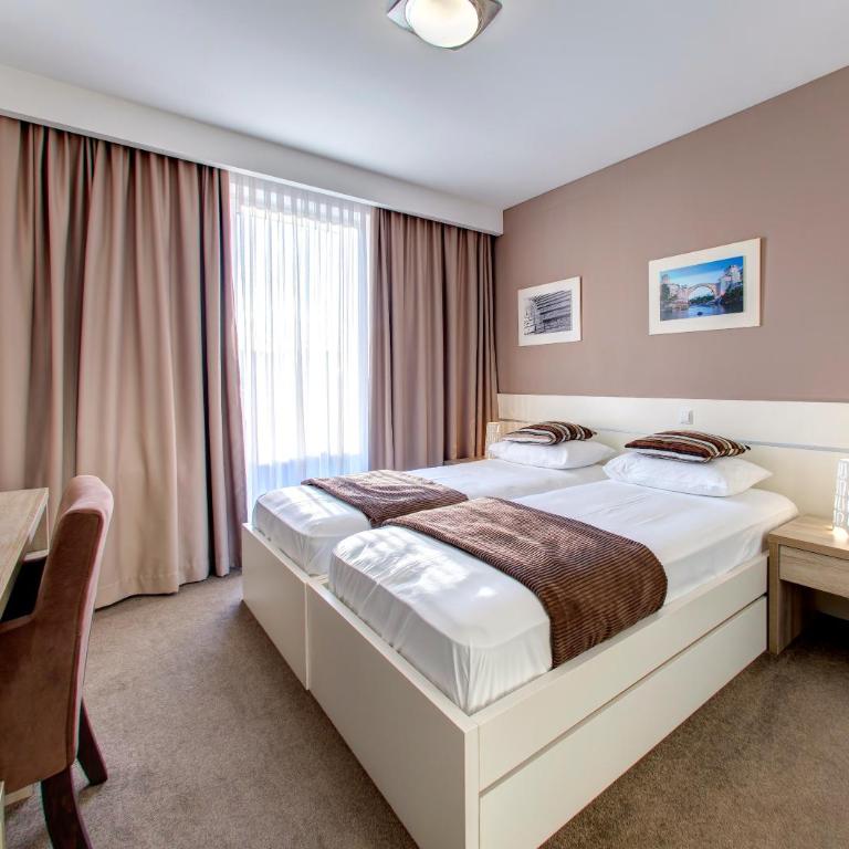 Hotel Argentum - Twin Room with Extra Bed - 4