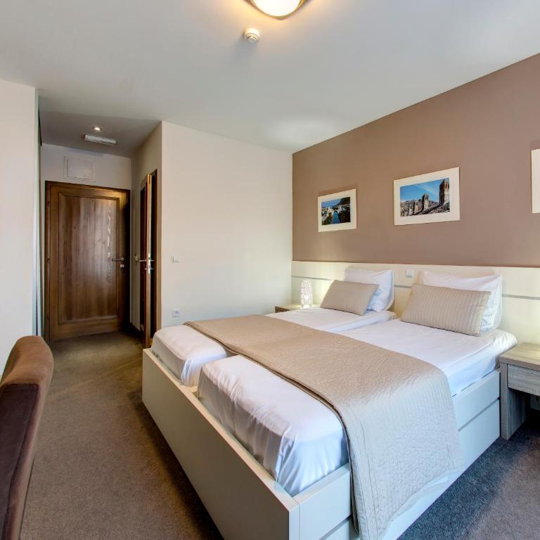 Hotel Argentum - Twin Room with Extra Bed - 18