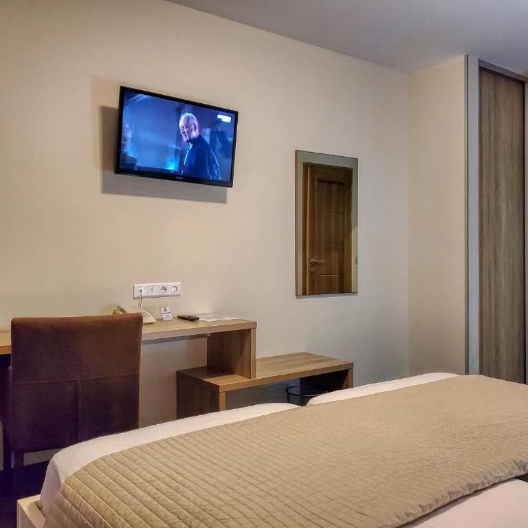 Hotel Argentum - Twin Room with Extra Bed - 16