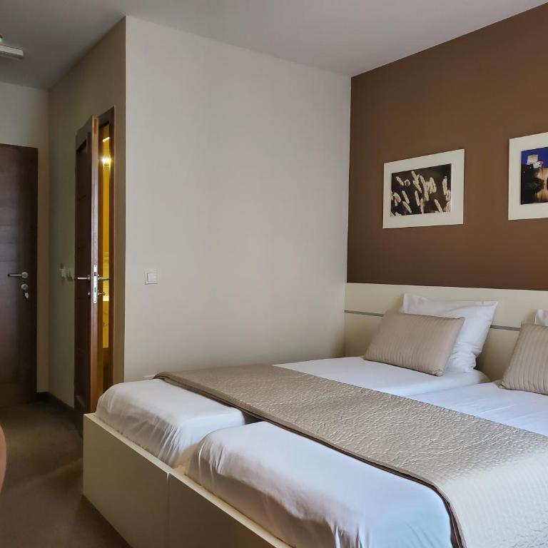 Hotel Argentum - Twin Room with Extra Bed - 10