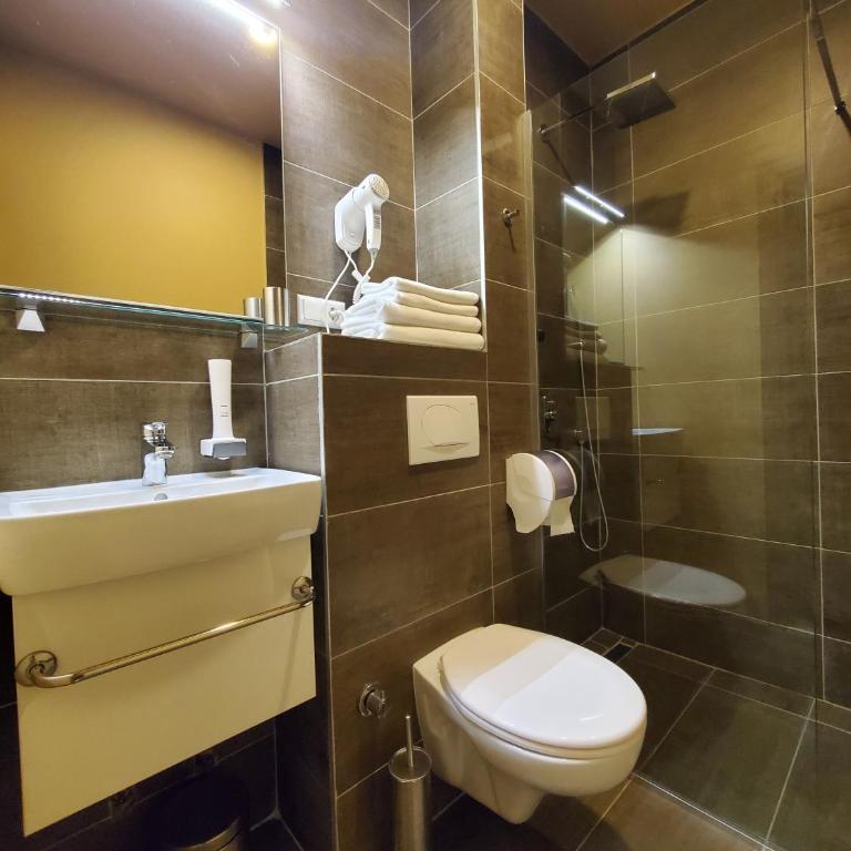 Hotel Argentum - Double or Twin Room with Extra Bed - 11