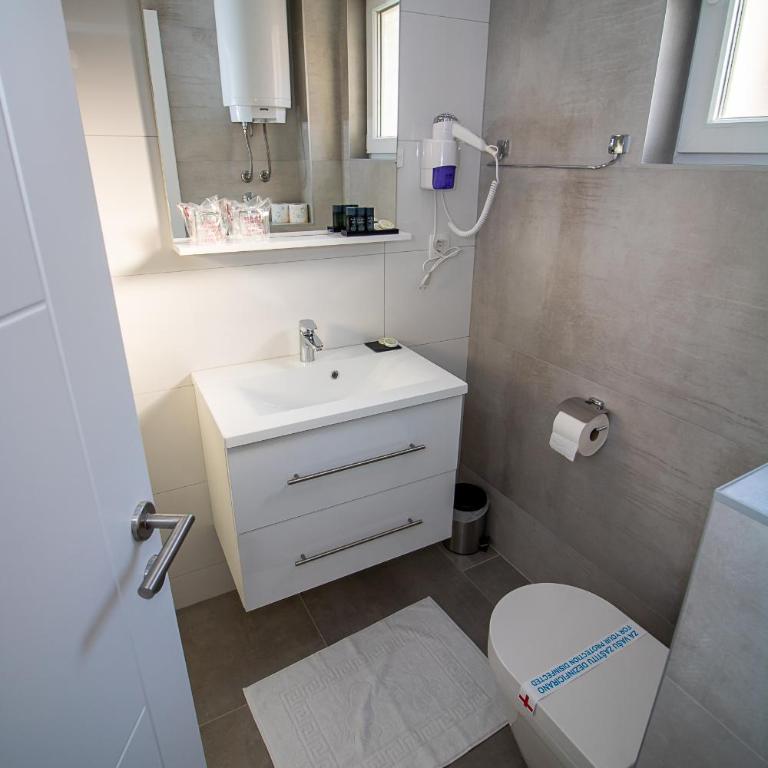 Villa Sonata - Dvokrevetna Soba sa Bračnim Krevetom/Zasebnim Krevetima i Balkonom - 4