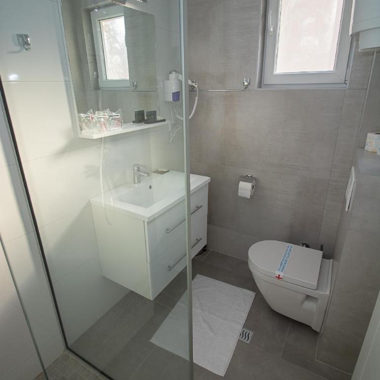 Villa Sonata - Dvokrevetna Soba sa Bračnim Krevetom/Zasebnim Krevetima i Balkonom - 9