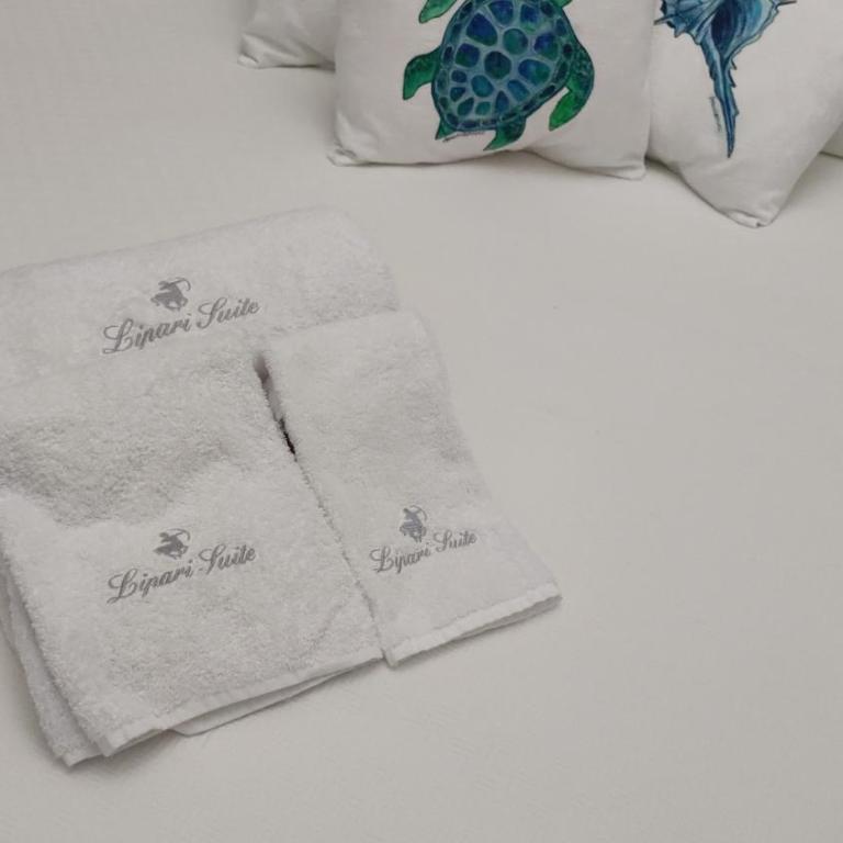 Lipari Suite B&B - Camera Familiare con Vista Interna - 9