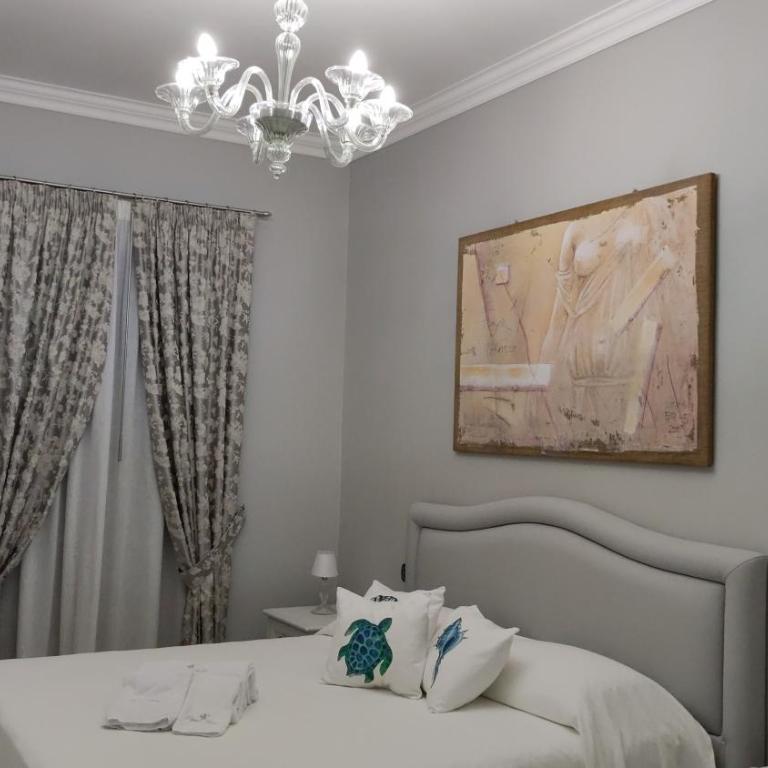 Lipari Suite B&B - Camera Familiare con Vista Interna - 11