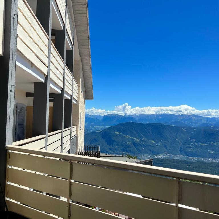 PanoramaHotel Penegal - Deluxe Doppelzimmer mit Balkon - 8