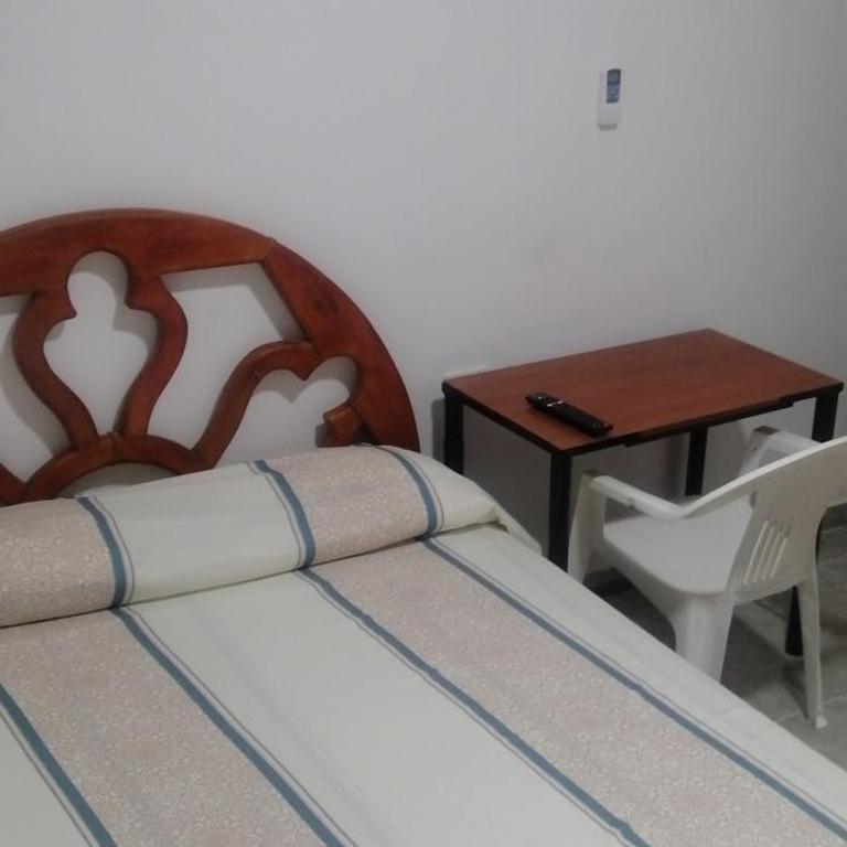 Habitaciones y apartamento fania - Habitación Doble con baño privado - 1