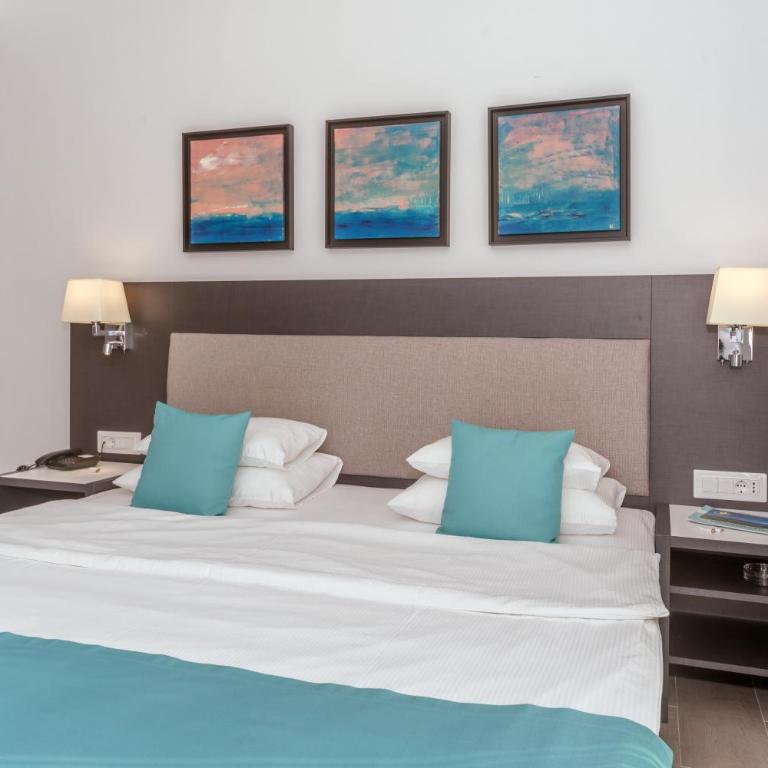 Hotel Eleven - Double Room with Balcony - 2