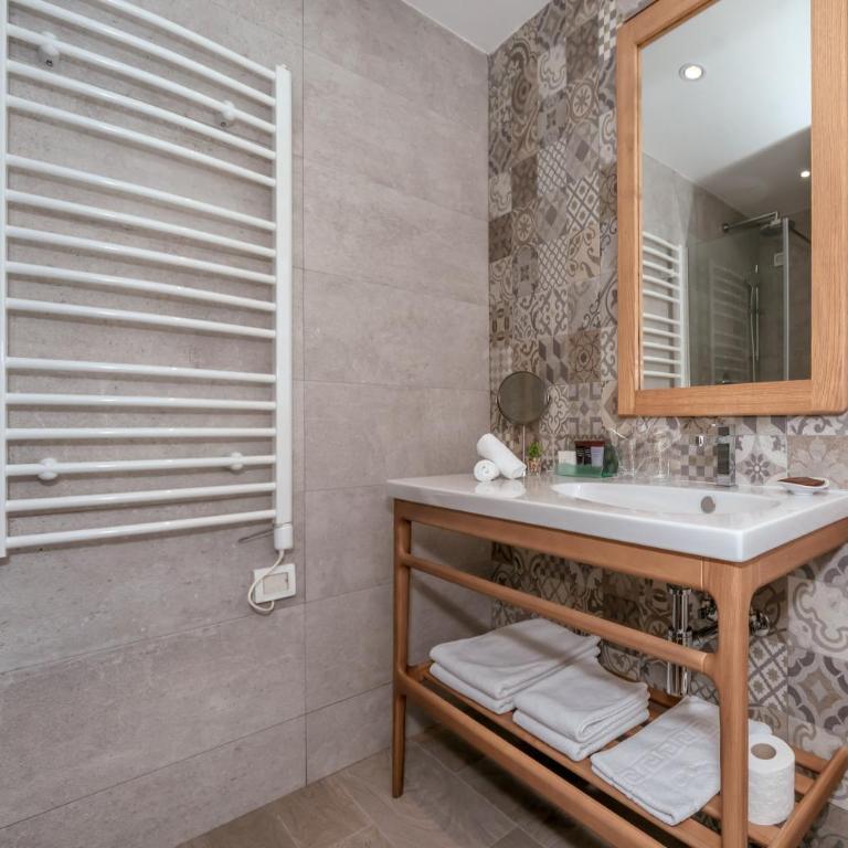 Hotel Eleven - Double Room with Balcony - 4
