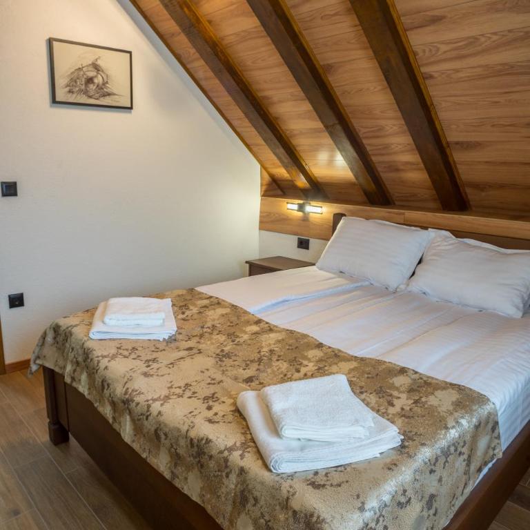 Apartments-Rooms Stara Varos - Three-Bedroom Apartment - 9