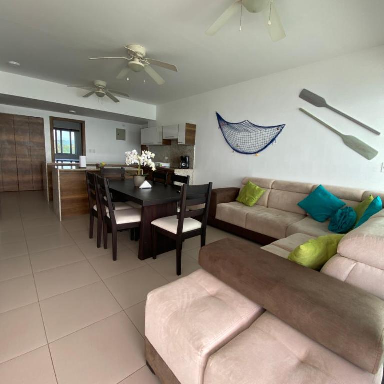 Departamentos frente al mar en Resort Playa Azul-Tonsupa - Apartamento de 3 dormitorios - 2