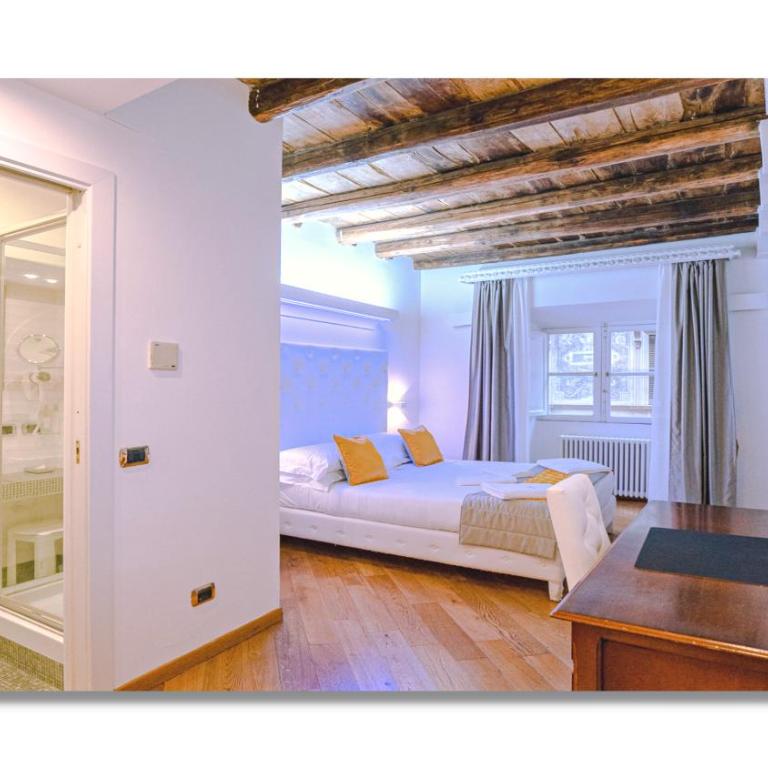 Maison Spagna Suites - Camera Tripla Luxury - 13