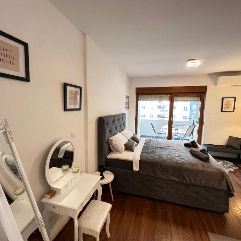 White Homes 16 - Master Quart - Studio Apartment with Balcony - 10