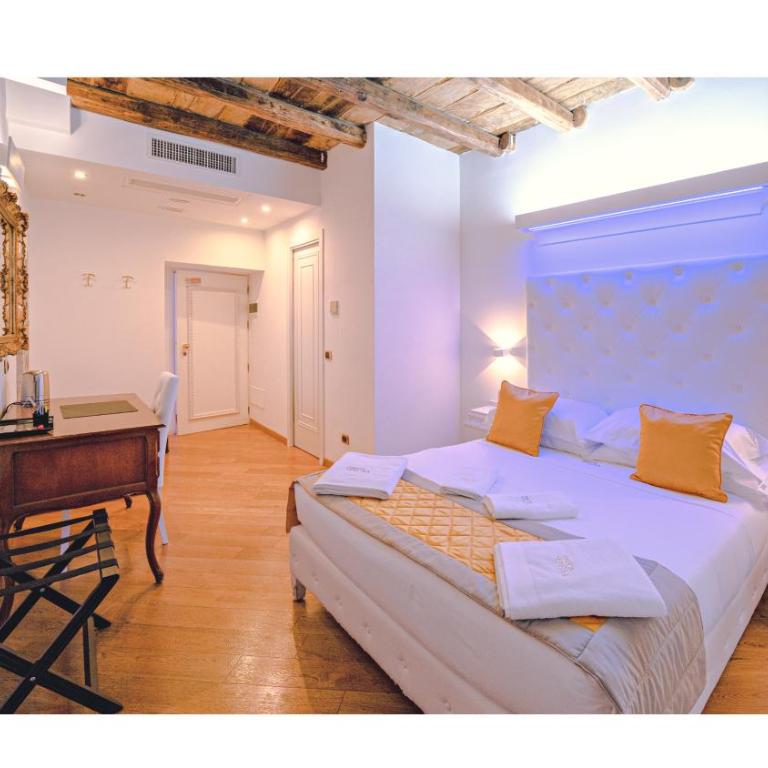 Maison Spagna Suites - Camera Tripla Luxury - 8