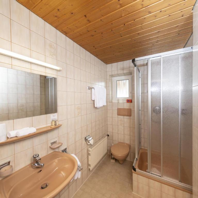 Landhaus Goldener Apfel - Doppelzimmer mit Gartenblick - 14