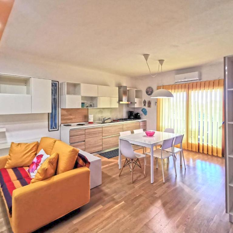 Comodo appartamento Casa Razzoli - Casa con 3 Camere da Letto - 64