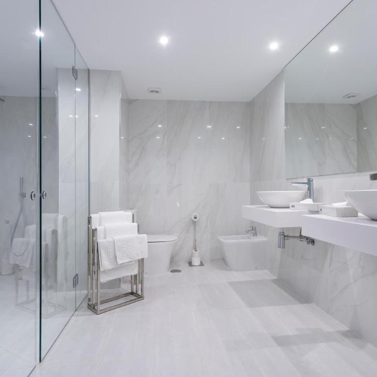 B51 Executive Flats Marbella - Apartamento Deluxe de 3 dormitorios con vistas a la ciudad y bañera de hidromasaje - 7