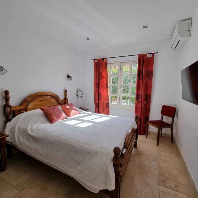 Domaine du Soleil Couchant - Three-Bedroom House - 12