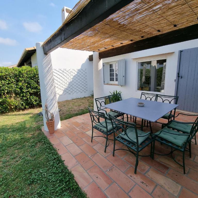 Domaine du Soleil Couchant - Three-Bedroom House - 9