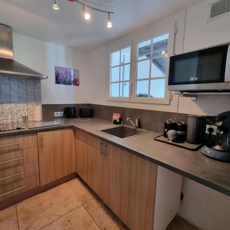 Domaine du Soleil Couchant - Three-Bedroom House - 10