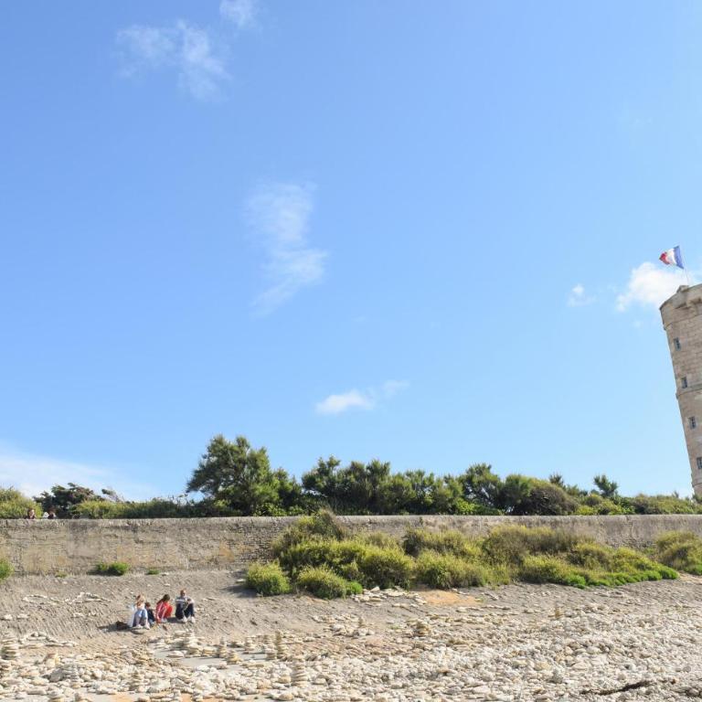 1 Bedroom Beach Front Apartment In Royan - Appartement 1 Chambre - 13
