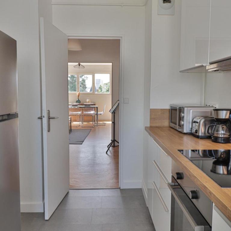 Spacieux appartement avec Balcons, 4 chambres, espace & confort, Centre Gare - Apartment - 8