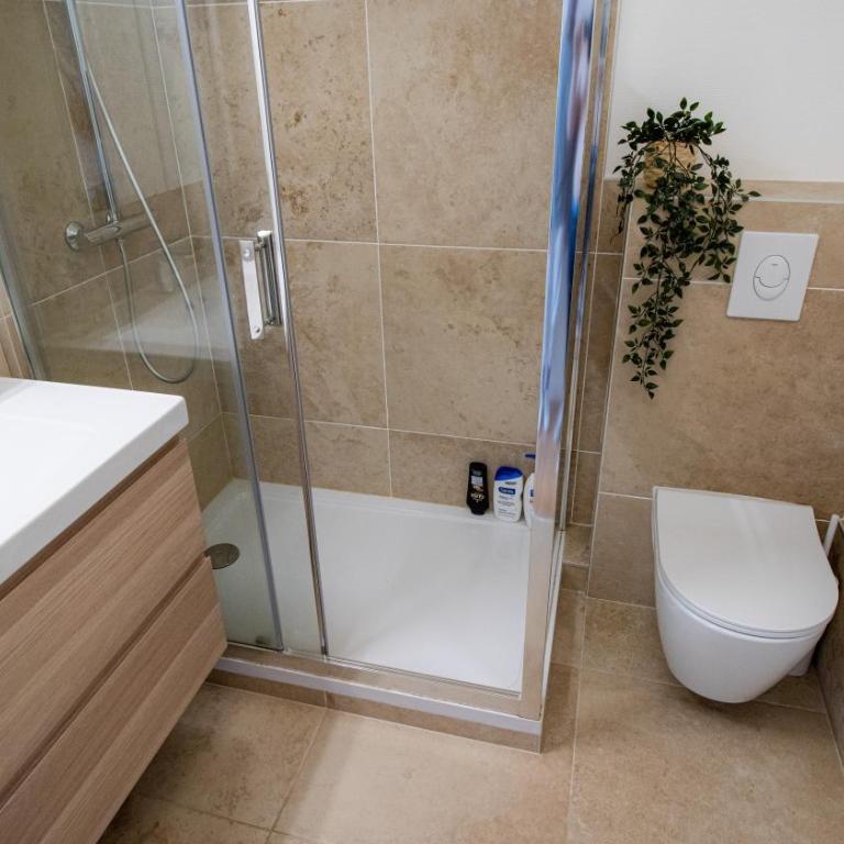 Spacieux appartement avec Balcons, 4 chambres, espace & confort, Centre Gare - Apartment - 11