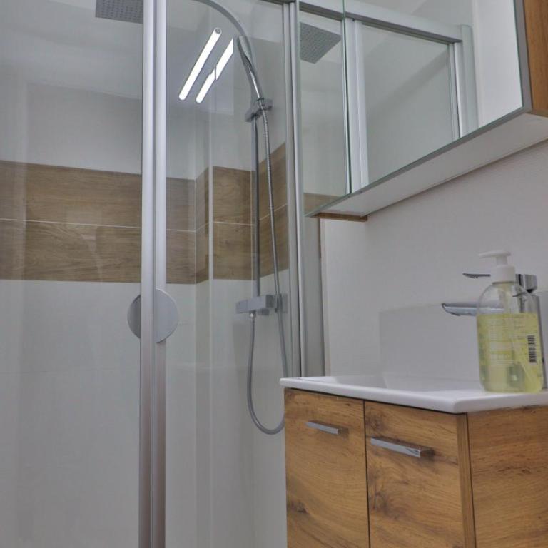Spacieux appartement avec Balcons, 4 chambres, espace & confort, Centre Gare - Apartment - 25