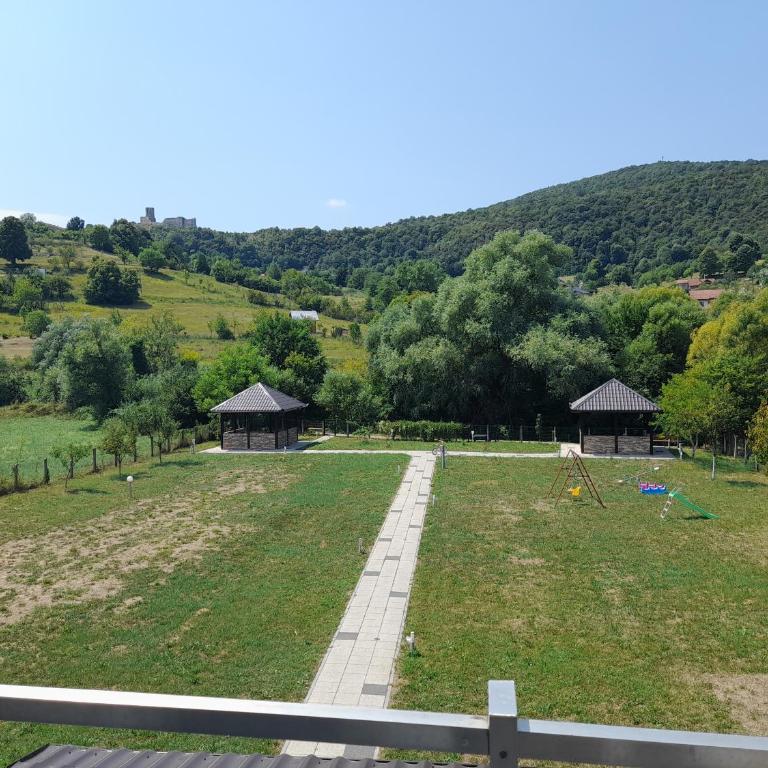 River Bank Apartments & Castle view - Three-Bedroom Apartment - 39